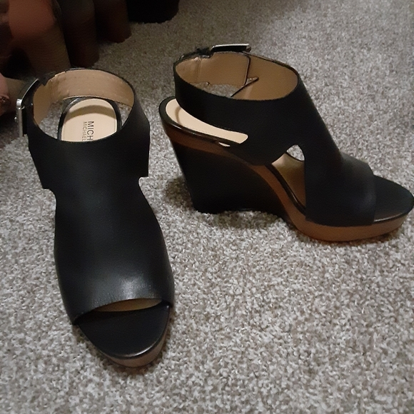 Michael Kors black wedges - Picture 1 of 3